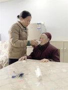  她凌晨4点出门买菜 只为给98岁婆婆多些陪伴