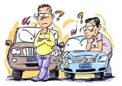 轻微事故拒不撤离 各领200元罚单