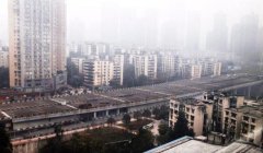 重庆再添建筑奇观 国内首个高架桥立体停车楼试运营