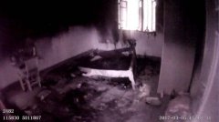  妈妈收走手机 熊孩子一把火烧了卧室