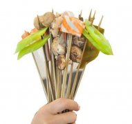 两学生吃串串 消费45元被收55元