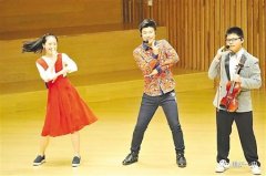 重庆一初中生擅长双语主持还精通钢琴 如今出歌