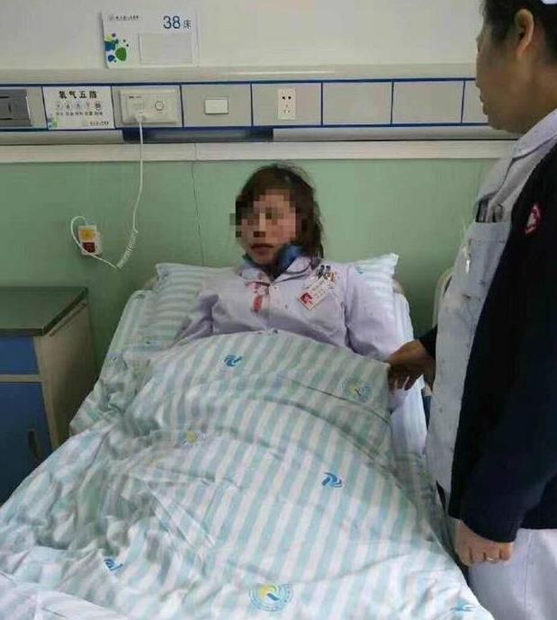 女医生指错路被病人家属打骨折?警方:已介入调查