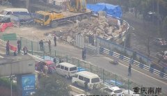 两司机开斗气车争道发生擦挂  下车后还大打出手