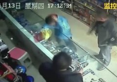  只因孩子偷玩具 父亲暴打十岁儿子
