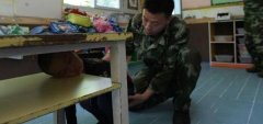 重庆一幼儿园现“咬人”课桌  两孩子头被卡住