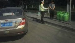 男子为省运费  私藏“定时炸弹”上高速