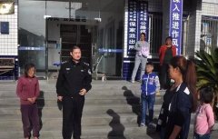 六旬老人坐在高速路上 结果是离家出走