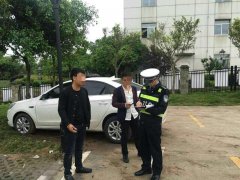 两男子为给电动汽车充电差点打起来