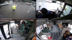 女子公交上突发疾病 交巡警拦停高峰车流紧急送医