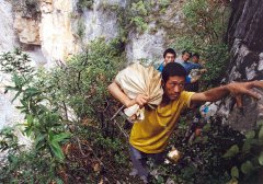 重庆“当代愚公”毛相林 18年时间带领村民开山凿路