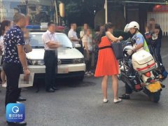 重庆一考生临考“丢考证” 巡警老师齐上阵结果“乌龙”一场