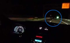 男子晚上开车遇“幽灵车”超车被吓坏