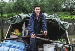 重庆嘉陵江上一打渔人曾多次救人不留名