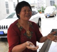 綦江“红衣婆婆”找到了！ 这事她已干了10年