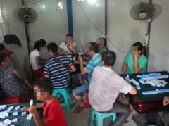 重庆一麻将馆通宵营业 吵得小孩儿一直哭