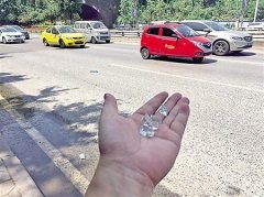 隧道出口玻璃碎一地 4车轮胎被扎还引起3起追尾