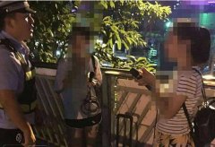 街头表演惹人烦 表演者：来练练胆