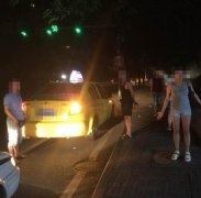 妻子车上怒扇丈夫几十个耳光 的哥都看不下去