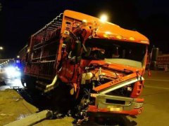 重庆一司机高速开车“梦周公” 司机：以为在做梦