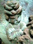 重庆一工地发现古墓 里面好多精美石刻