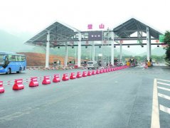 “宝马男”路边借钱  得手后杳无音信