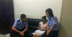 15岁女孩在高速路上步行 要走到云南找父亲