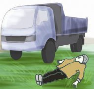 黑衣男子深夜躺在草丛流泪 对民警说：我能面对困难