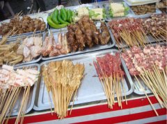 楼下有两家烧烤店  居民：酒疯子些哟