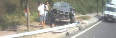 男子开车打瞌睡 “毁”了一台车