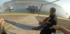 男子为争抚养权 竟要跳河轻生