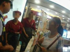 店员说话太冲惹怒阿姨 双方争执不下