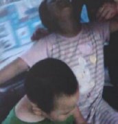 女子打扫家中碎玻璃瓶时 不慎跌倒血流不止