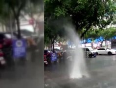 重庆强降雨来袭 云阳登云梯变身“登云瀑布”