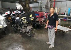 “外卖小哥”贪近路逆行 被民警逮个正着