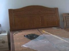 楼上水管爆裂   男子大早上被水滴砸醒