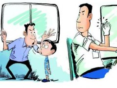 女子睡懵了听错站慌乱下车 回过神发现侄儿还在车上熟睡