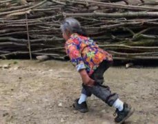 重庆83厘米“袖珍婆婆”照顾病夫30年  心愿：房子别漏雨