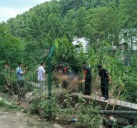 女子借车开回家 不幸翻入两米深水沟身亡