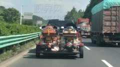 太拉风 哈雷摩托“开”上高速