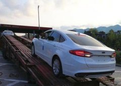 这辆商品运输车违规运输还改装 遭现场切割