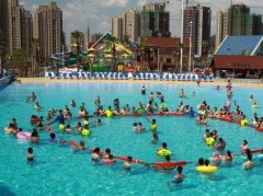 重庆现接吻比赛 情侣水下亲吻迎七夕
