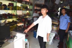 老板大白天门市打瞌睡 15岁少年顺手牵羊盗手机