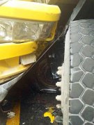 宝马占道超车引发三连撞 现场一派狼藉堵瘫交通