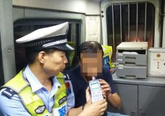 男子酒驾被查怪老婆：谁让你非要学自动挡