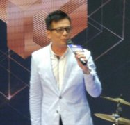 “乔帮主”黄日华现身重庆  帅气依旧不减当年