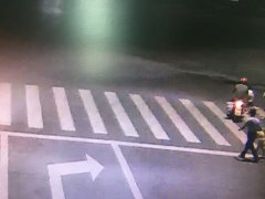 六旬老人无证驾驶报废摩托车还闯红灯遭重罚