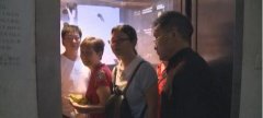 电梯突然变身“蹦极” 居民遭遇惊魂一刻