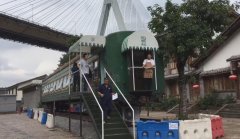 重庆现绿皮车厢餐厅  用餐需“赶火车”