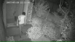 与家人闹矛盾去行窃 监控拍下偷酒娃行踪